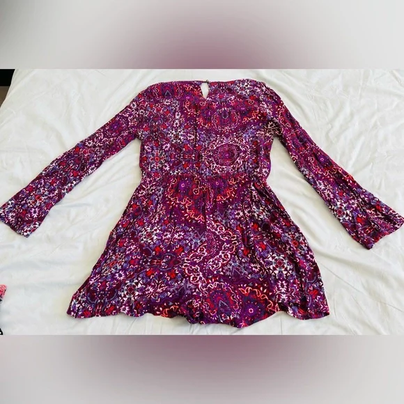 TIgerlily Women’s Playsuit Size 12 Long Sleeves Purple Red Pre Owned. - Picture 6 of 13